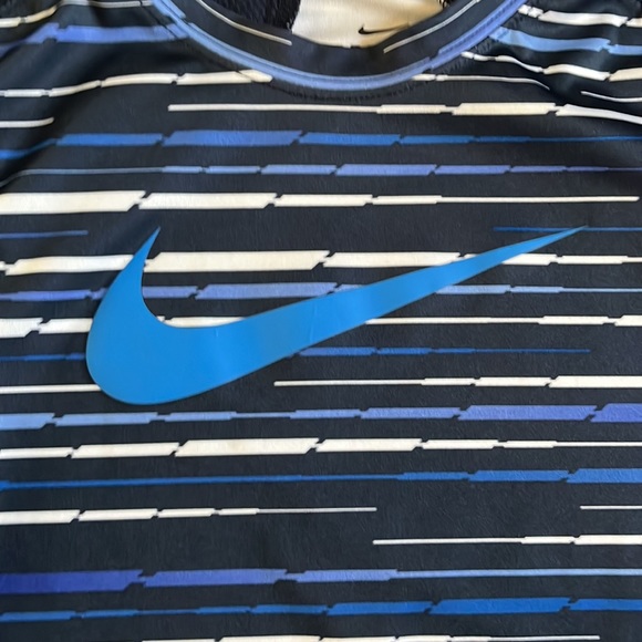 Nike Dry fit patterned breathable shirt youth large - Picture 2 of 6